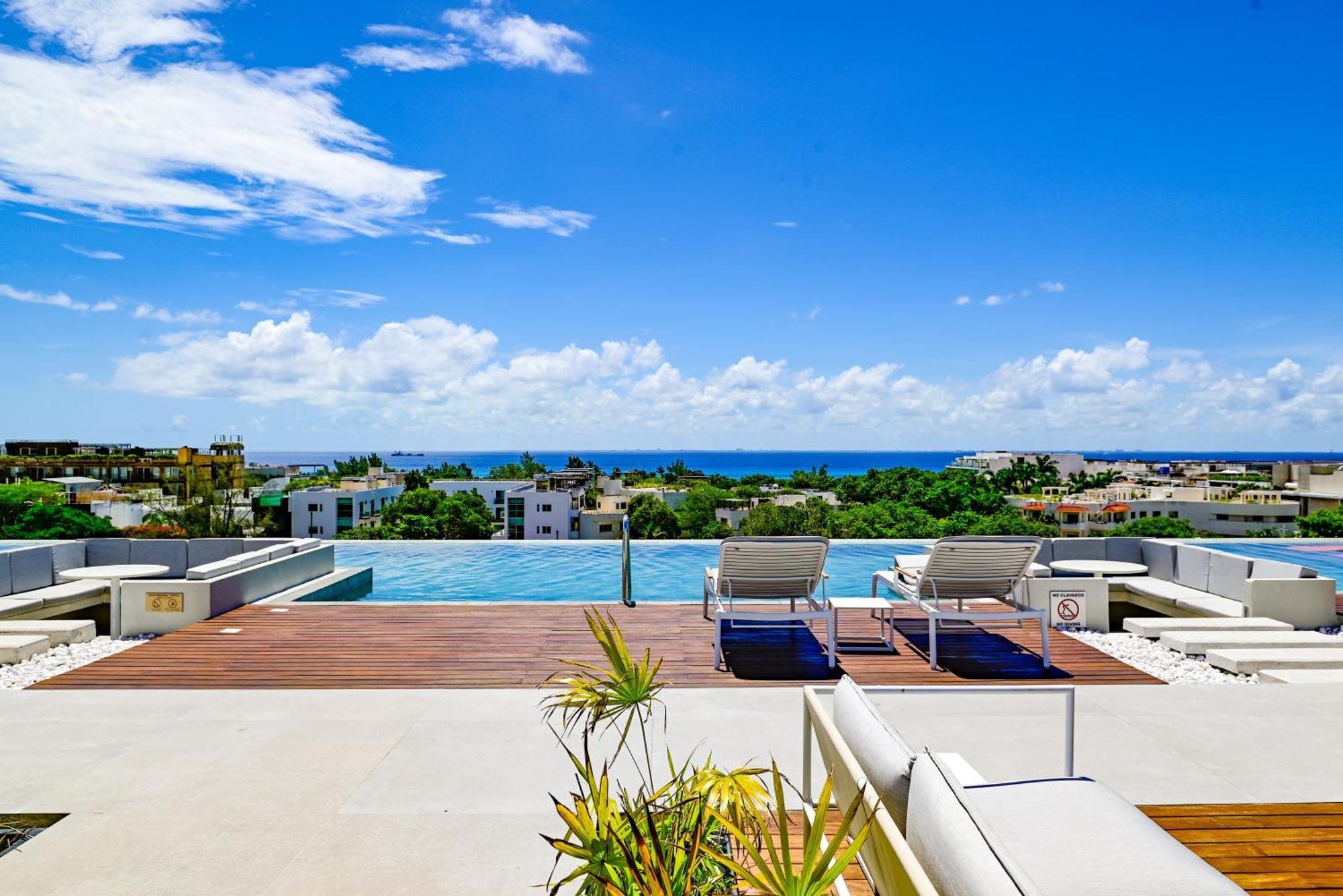Aloft Playa Del Carmen Hotel Exterior foto Rooftop pool at the Ritz-Carlton, Dorado Beach, Puerto Rico