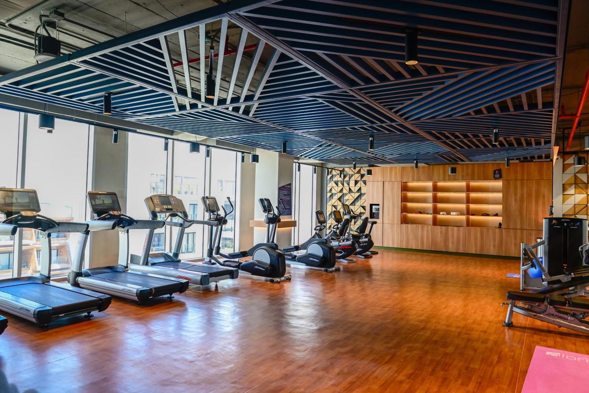 Aloft Playa Del Carmen Hotel Exterior foto The gym at the 1018