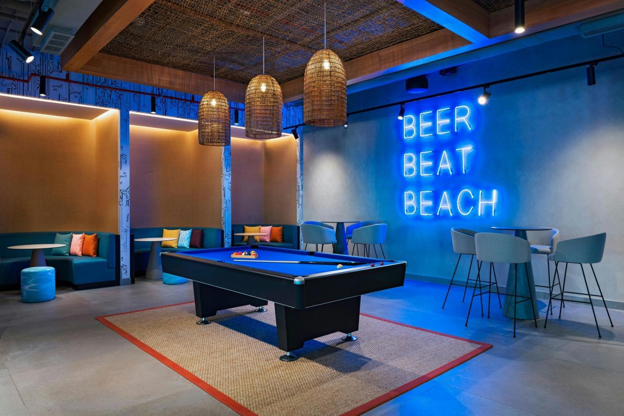 Aloft Playa Del Carmen Hotel Exterior foto The pool table at the 2018 edition of the lounge