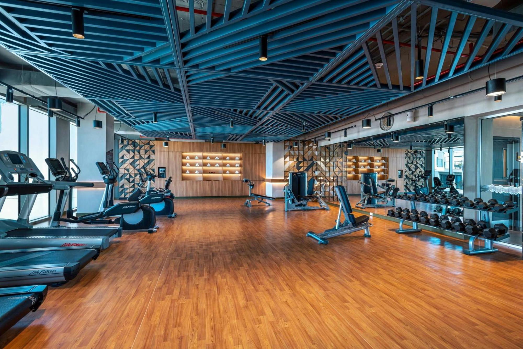 Aloft Playa Del Carmen Hotel Exterior foto The gym at the 1018
