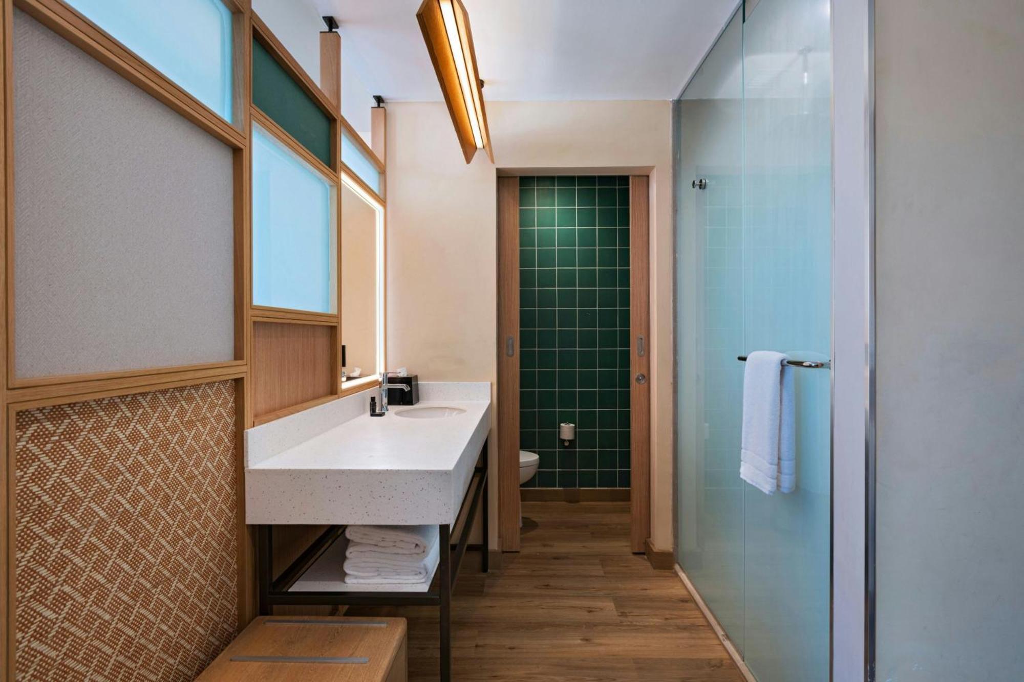 Aloft Playa Del Carmen Hotel Exterior foto Bathroom